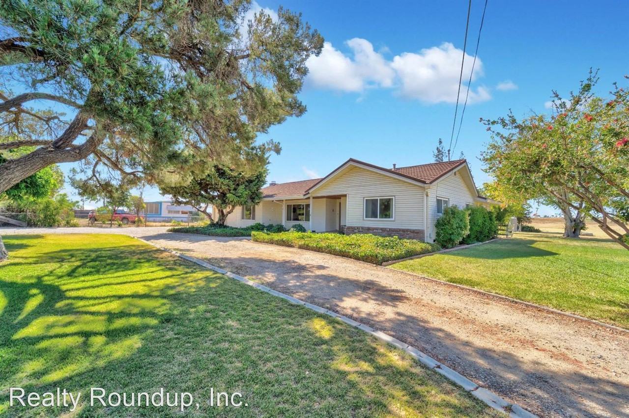 10680 Simmerhorn Rd - Photo 3 of 30