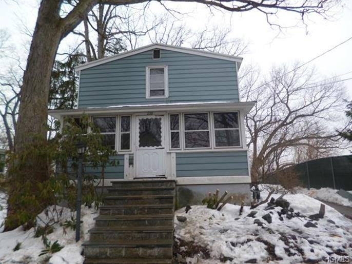 228 Lewis St - Photo 2 of 11