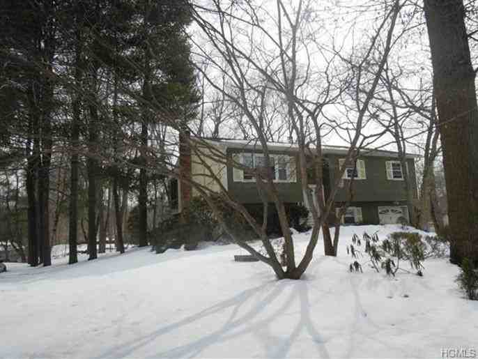 32 Primrose Ln - Photo 2 of 21