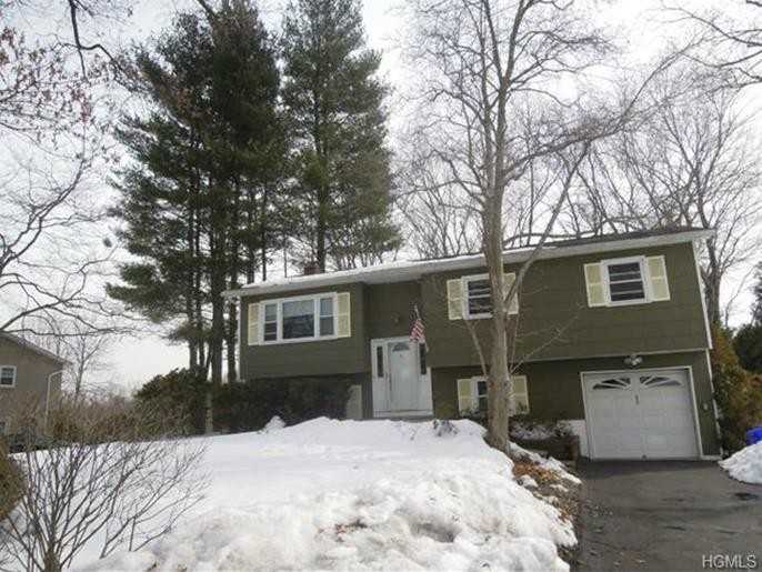 32 Primrose Ln - Photo 3 of 21