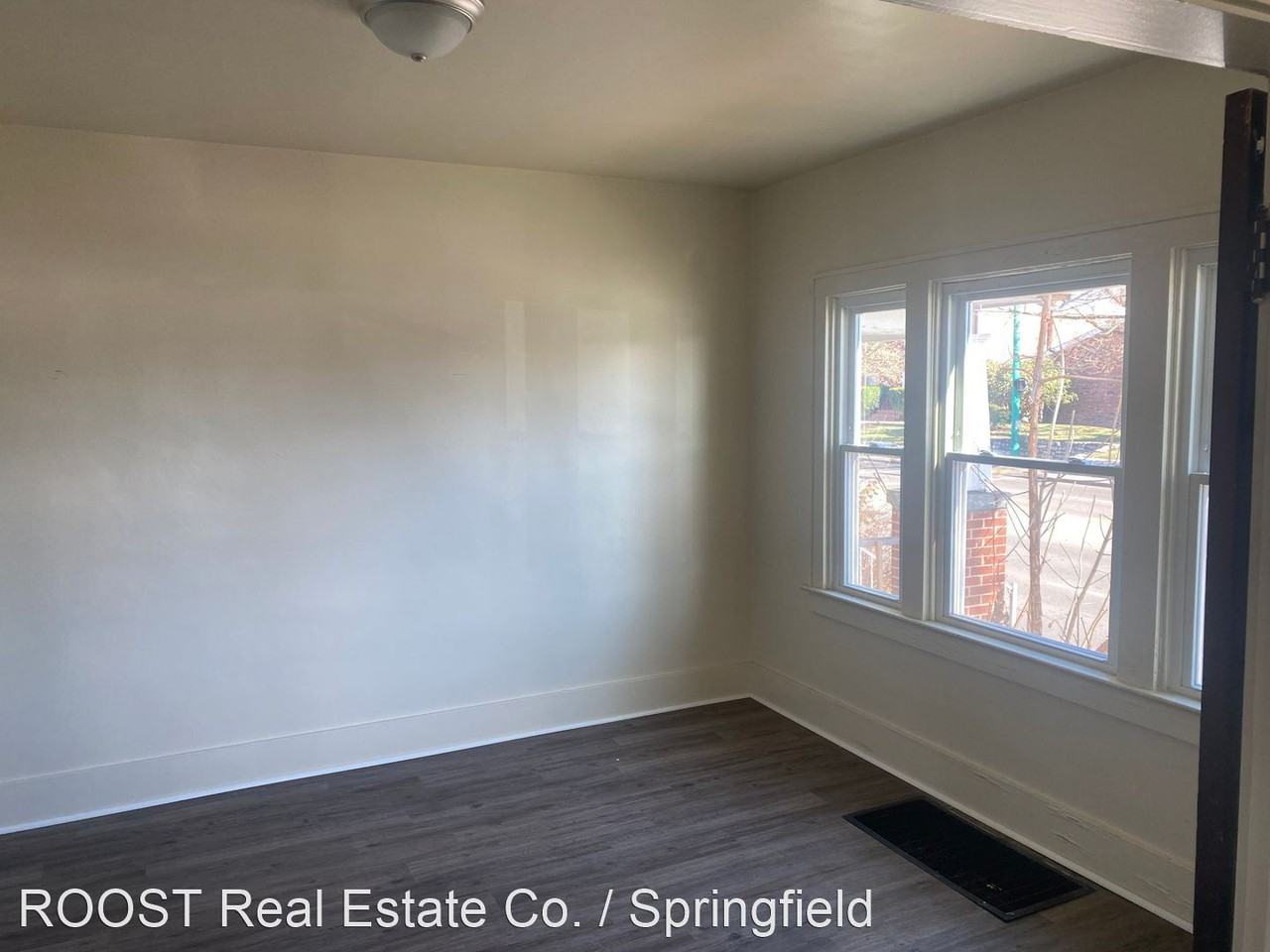 152 Hampton Pl - Photo 3 of 10