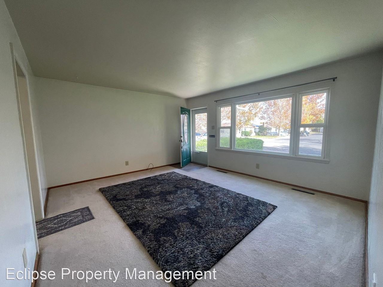 447 N 19th St - Photo 3 of 25