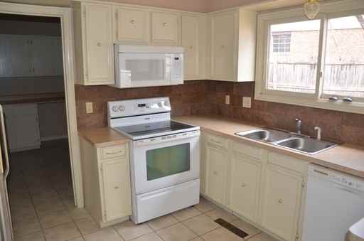 403 George L Cross Dr - Photo 2 of 10