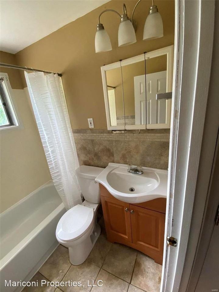 408 E 5th St - Photo 2 of 7