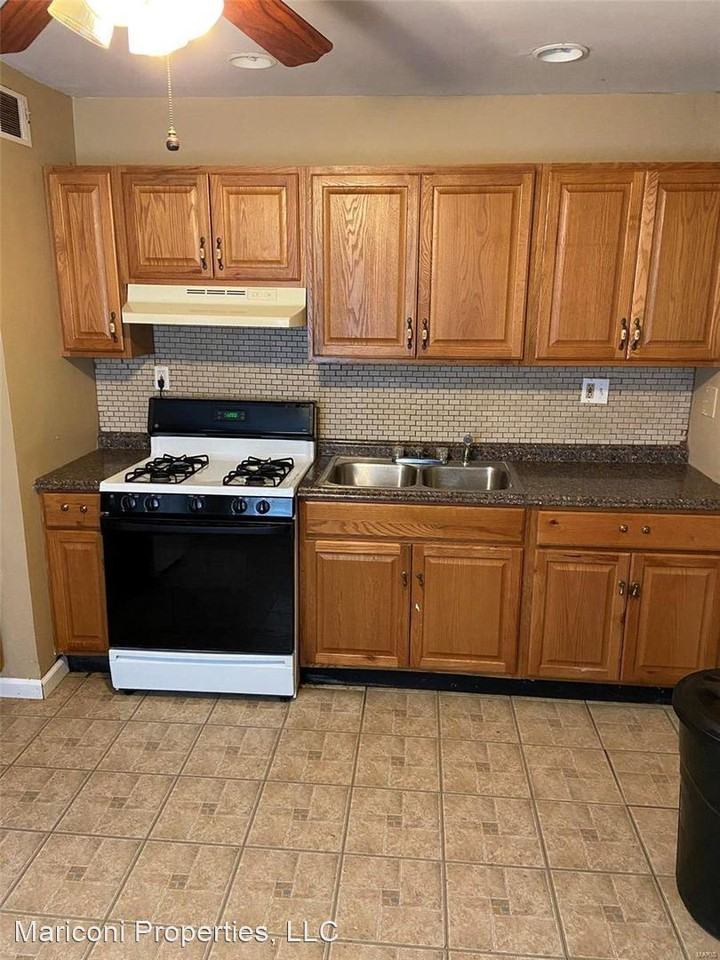 408 E 5th St - Photo 3 of 7