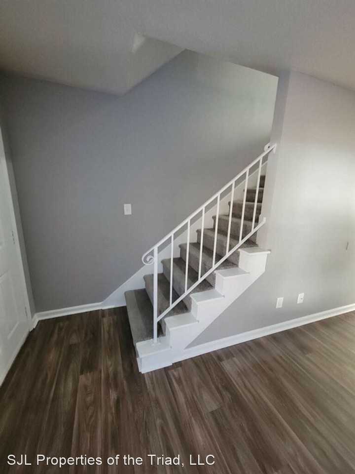 Royal Forest Court - Photo 3 of 8