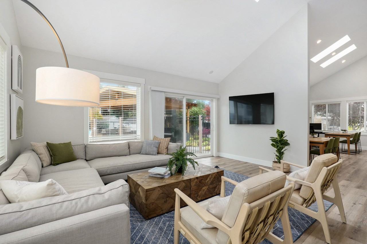 The Lakehouse - Photo 3 of 27