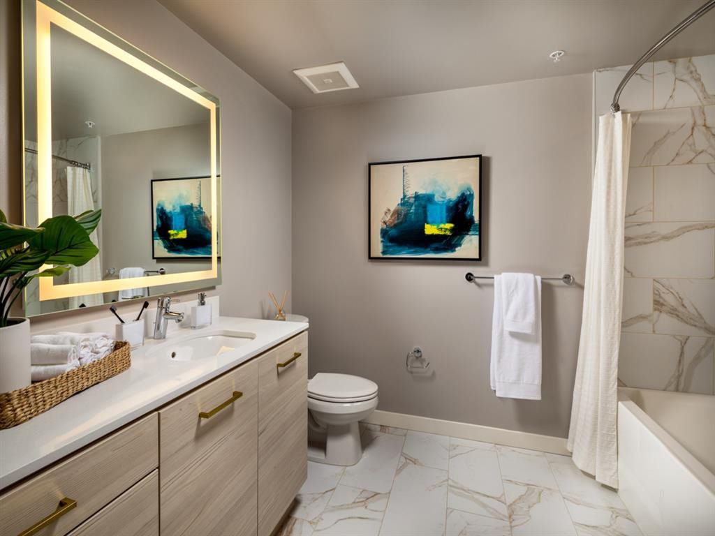 Catherine - Photo 2 of 50