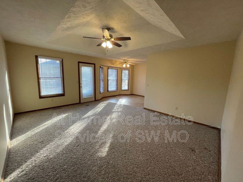 3110 W Morningside St - Photo 2 of 13