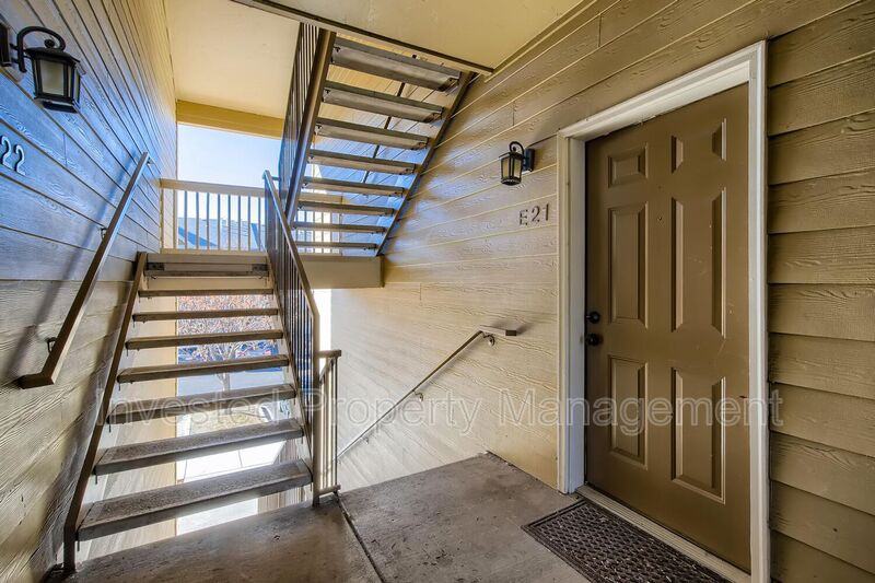 6021 6021 Castlegate Dr W E21 - Photo 2 of 13