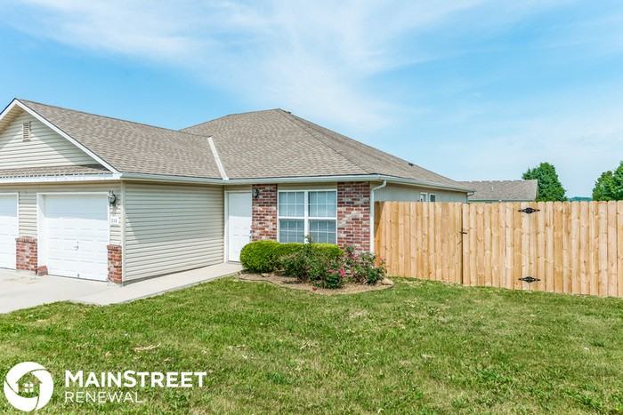 208 Palmer Ct - Photo 2 of 16