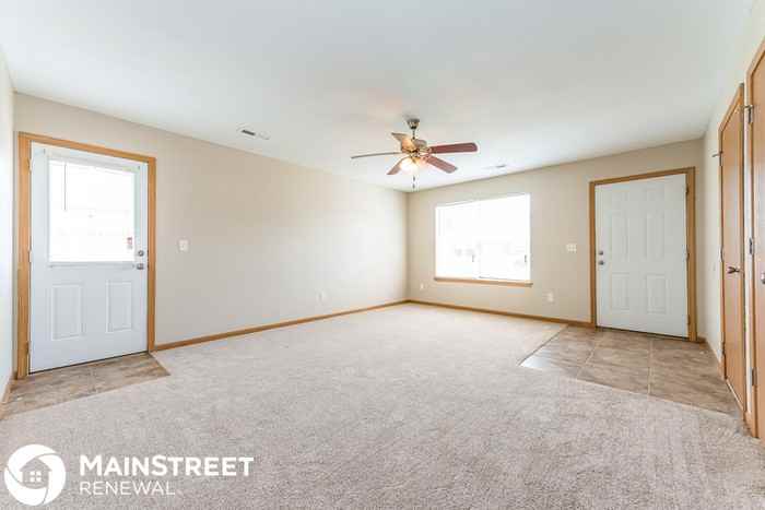 208 Palmer Ct - Photo 3 of 16