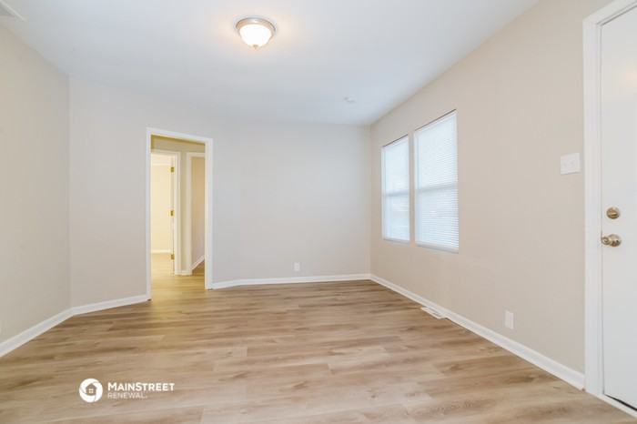 1004 S Brockway St - Photo 3 of 16