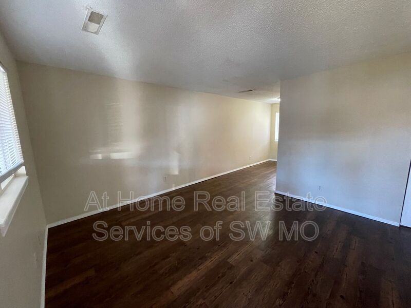 510 W Scott St #5 - Photo 3 of 7