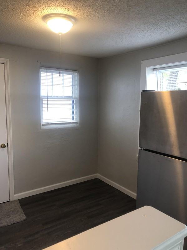 406 W College St - Photo 3 of 7