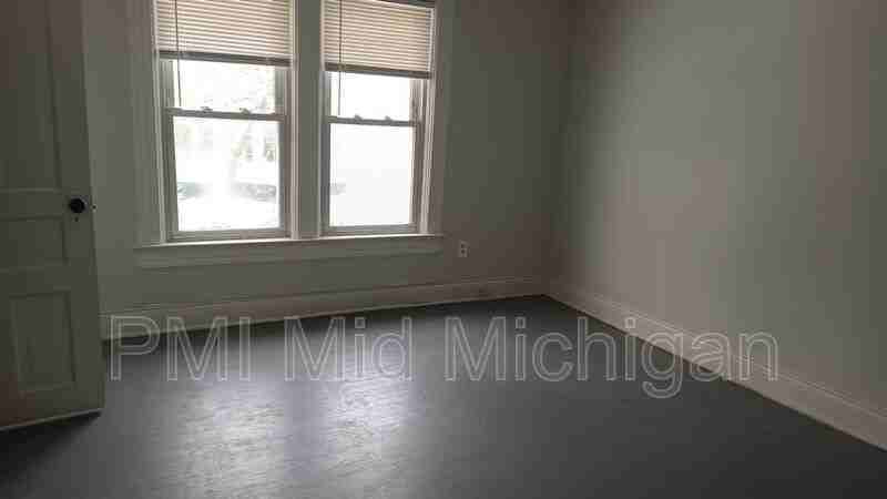 1508 Spruce St - Photo 3 of 8