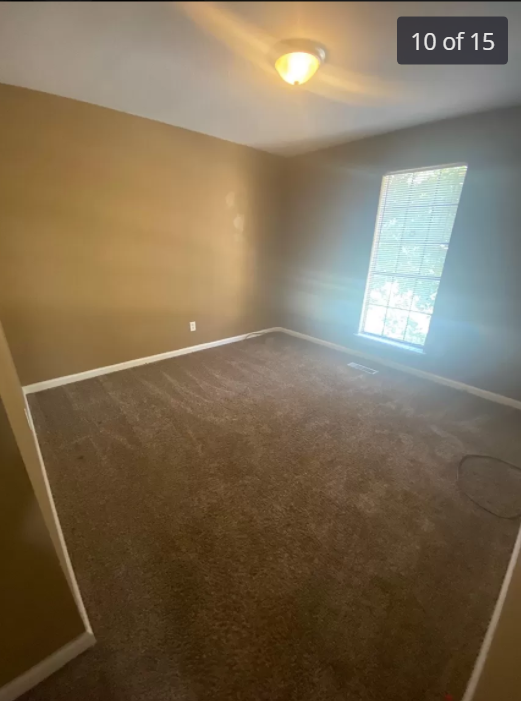 921 Thomas Dr - Photo 3 of 8