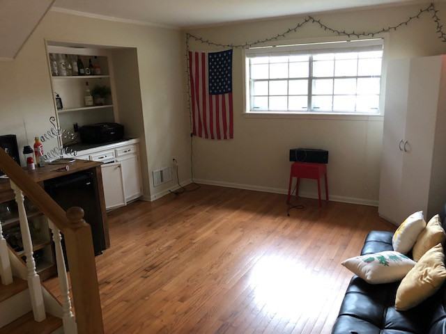 1403 Short St #1 - Photo 3 of 13