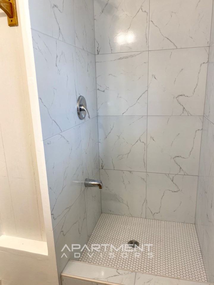 735 735 & 737 McCully St #11 - Photo 7 of 11