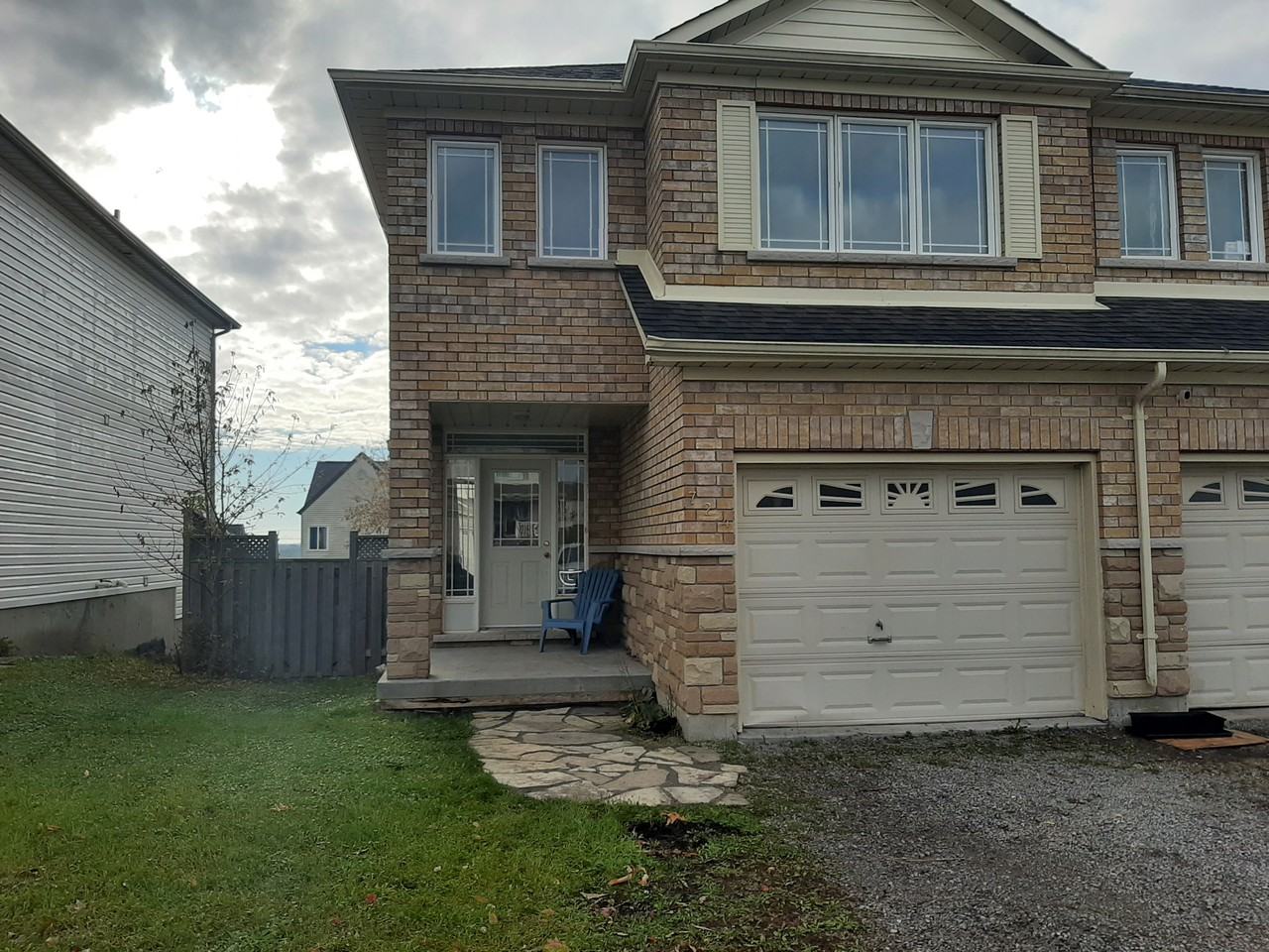724 Trailview Dr, Peterborough, ON K9J 8P2 4 Bedroom Apartment for