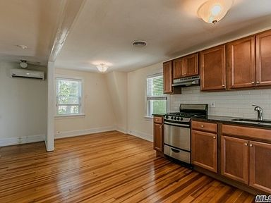 84 Woodbury Rd #2 - Photo 2 of 8