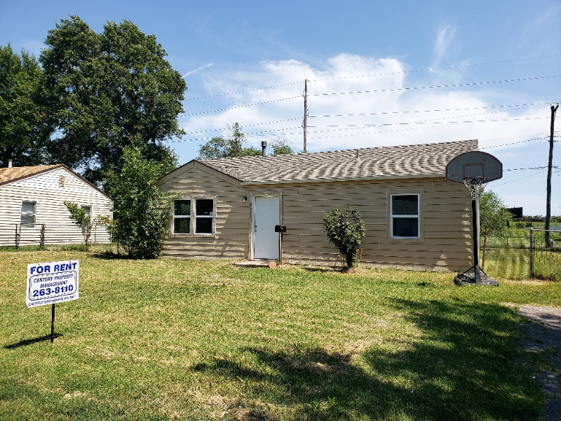 4626 S Hemlock Ave - Photo 2 of 12