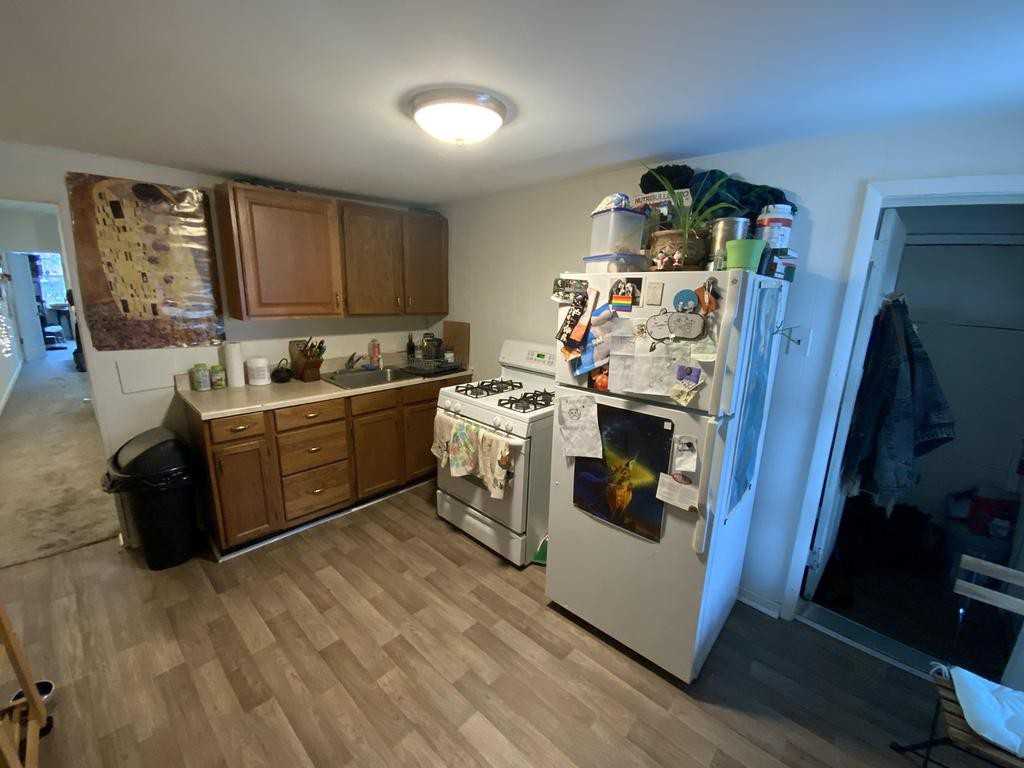 837 W 36th St #B - Photo 2 of 29