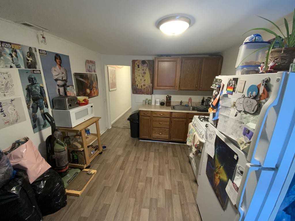 837 W 36th St #B - Photo 3 of 29