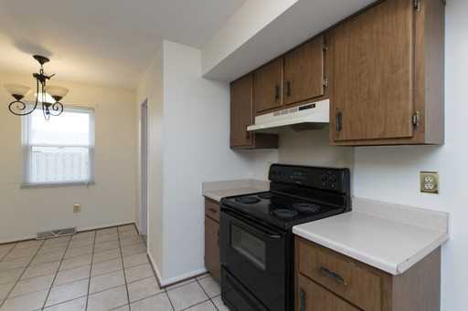 436 Blackstone Dr - Photo 3 of 20