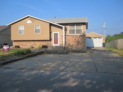 721 9th St - Photo 3 of 17