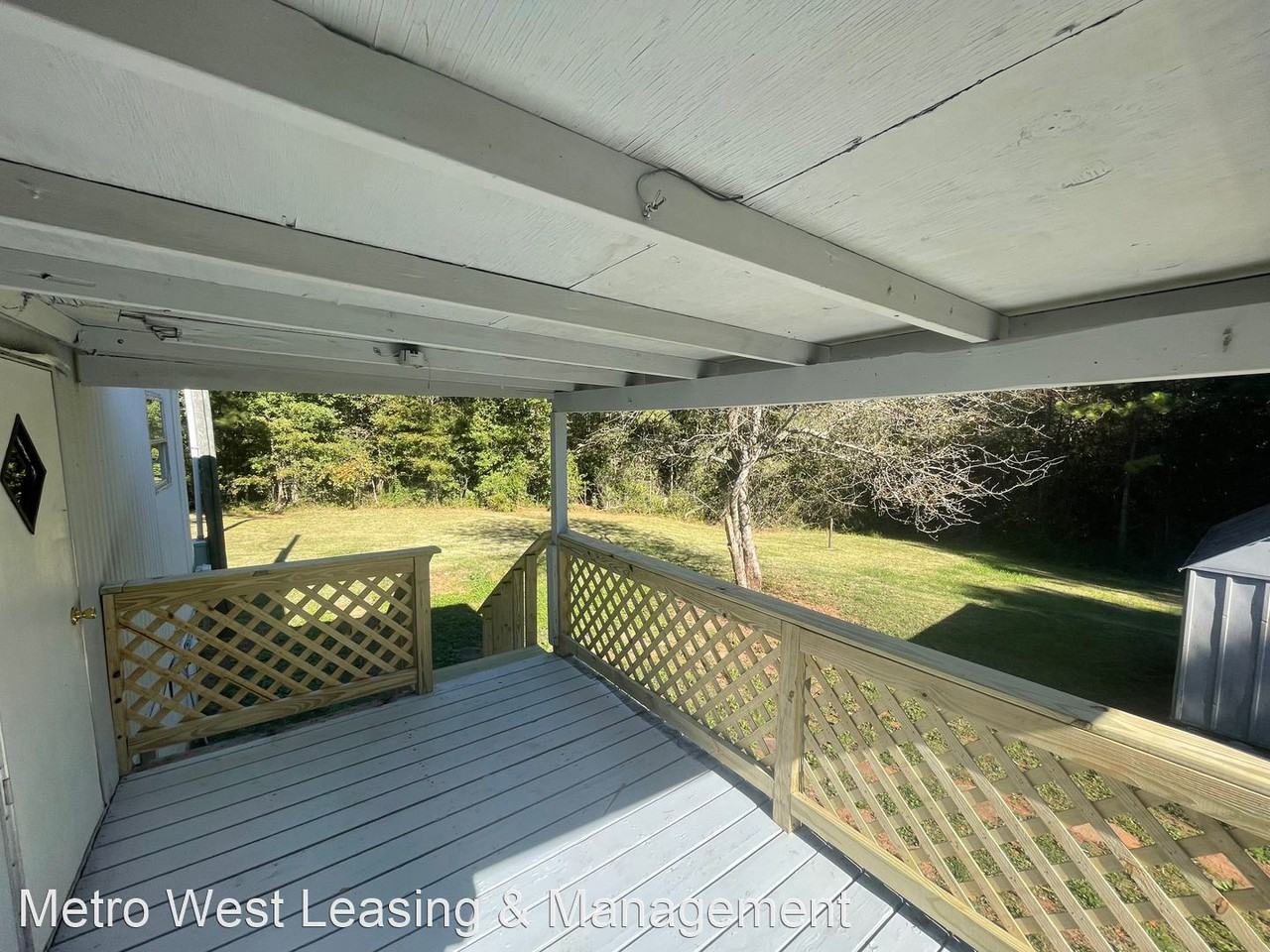 5 Twin Oak Dr - Photo 2 of 10