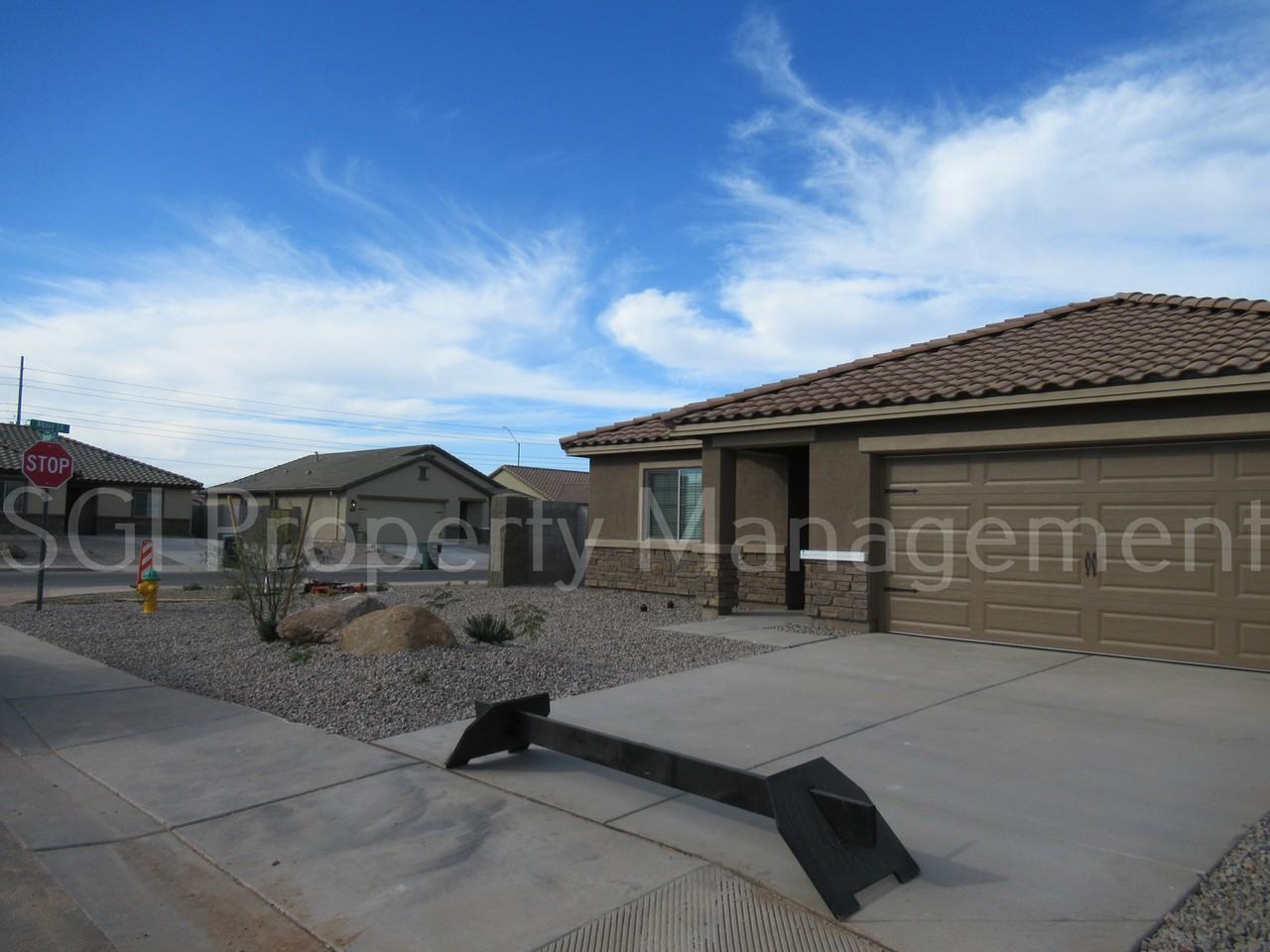 1524 E Demain Dr - Photo 2 of 16