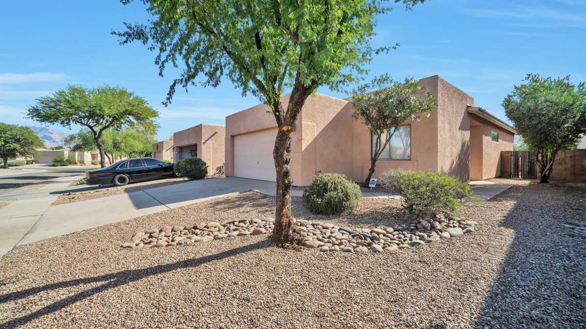 1877 W Waterleaf Dr - Photo 2 of 15