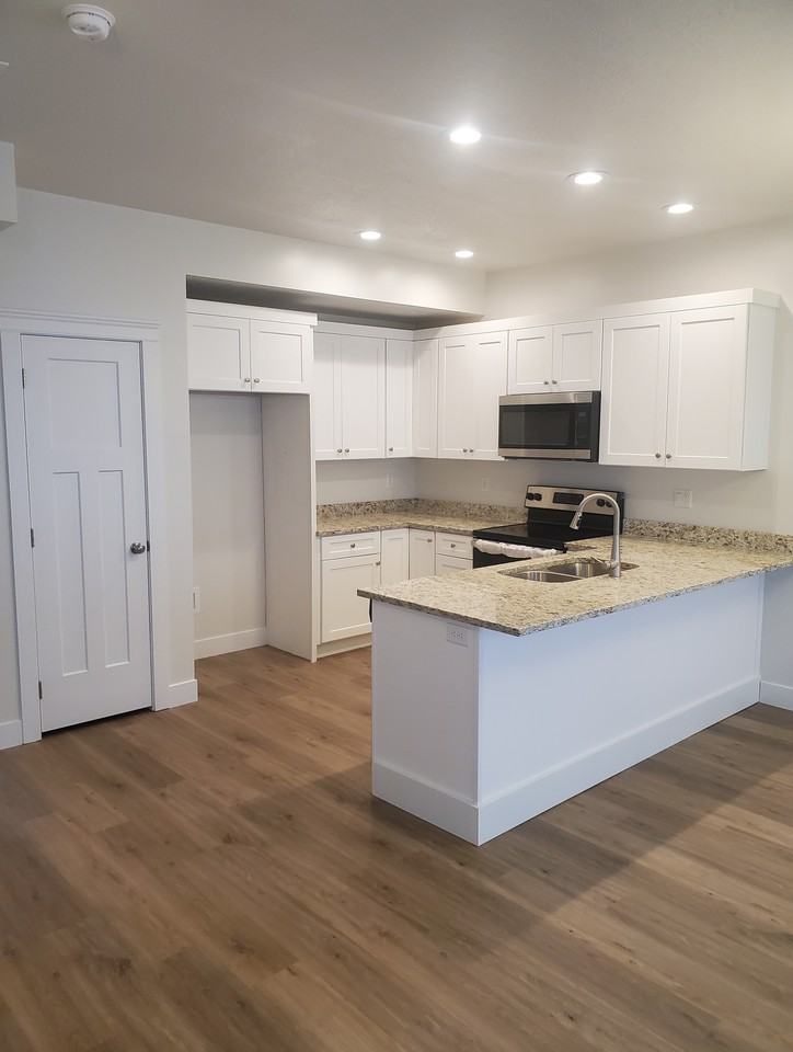 335 E 100 S - Photo 2 of 10