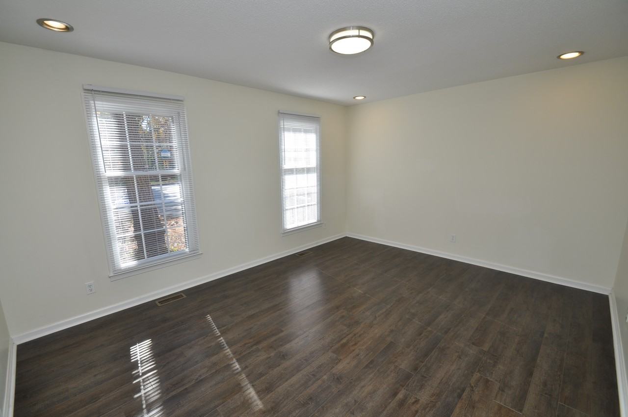 402 Sw Maynard Rd - Photo 3 of 35