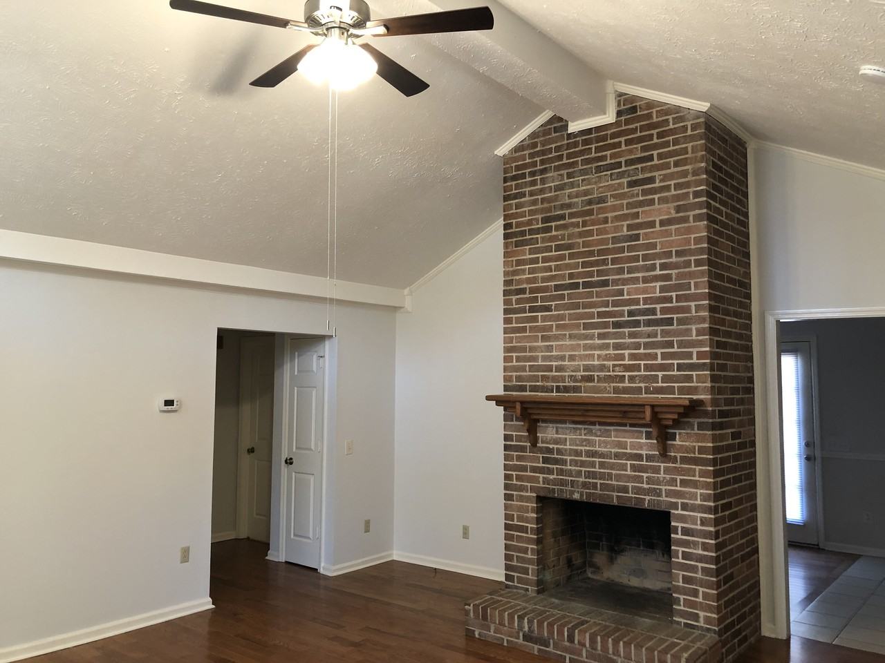 100 Ridgewood Rd - Photo 2 of 10