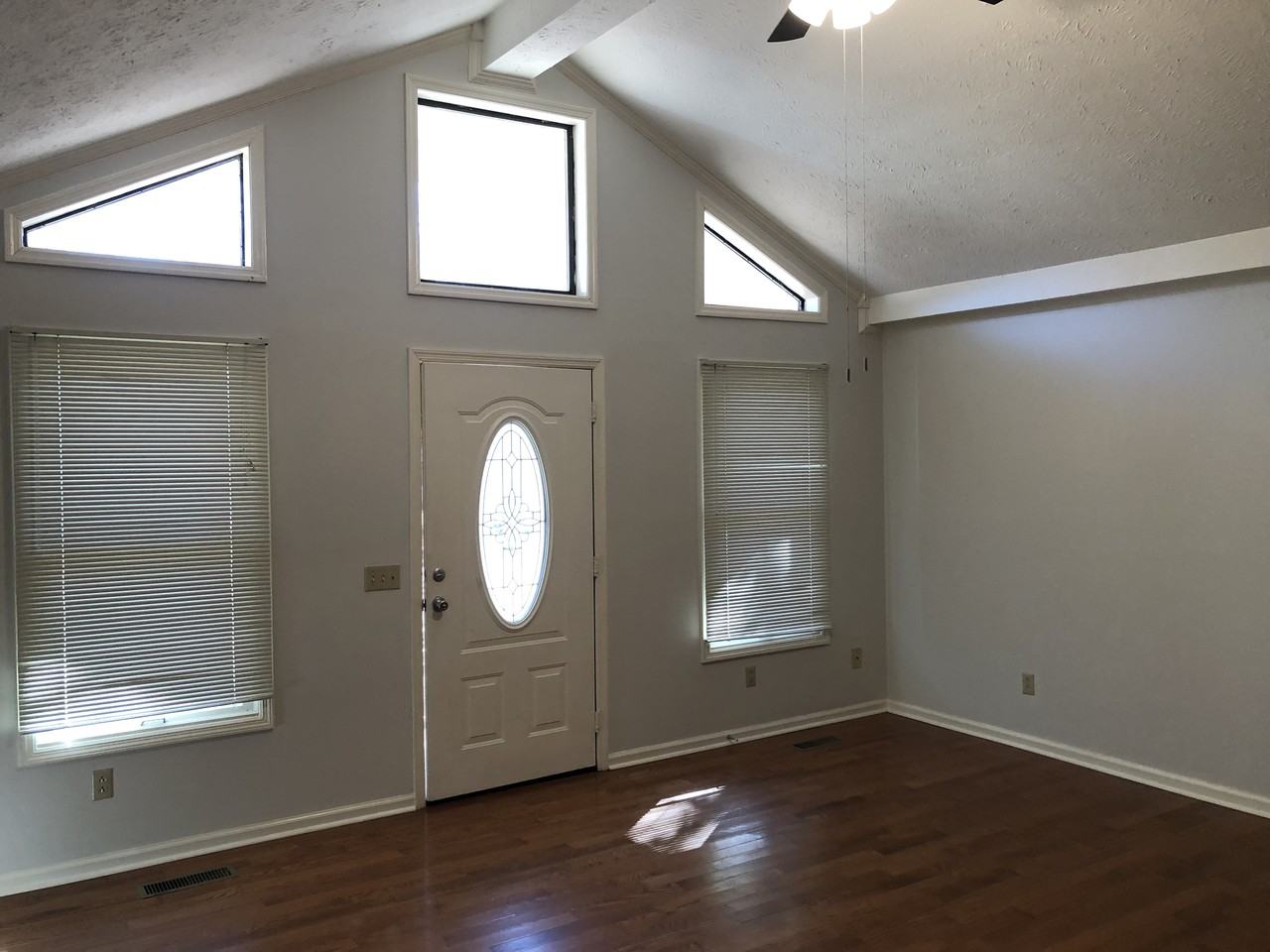 100 Ridgewood Rd - Photo 3 of 10