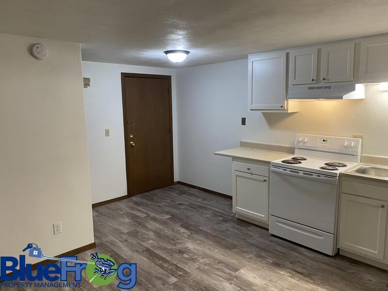 1920 Division St - Photo 3 of 11