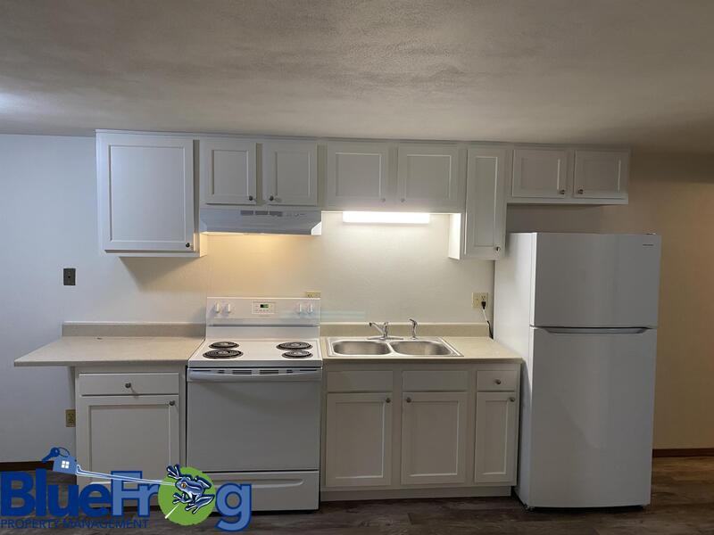 1920 Division St - Photo 4 of 11