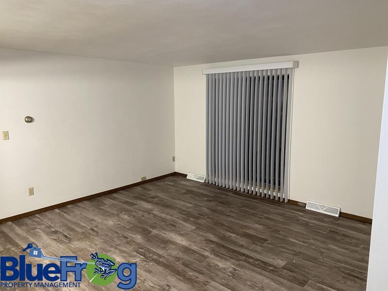 1920 Division St - Photo 5 of 11