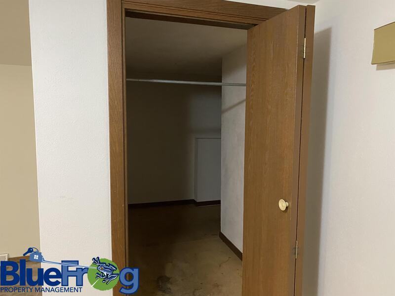 1920 Division St - Photo 6 of 11