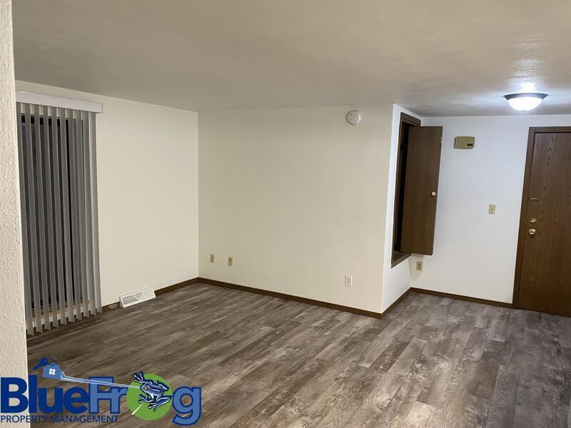 1920 Division St - Photo 7 of 11