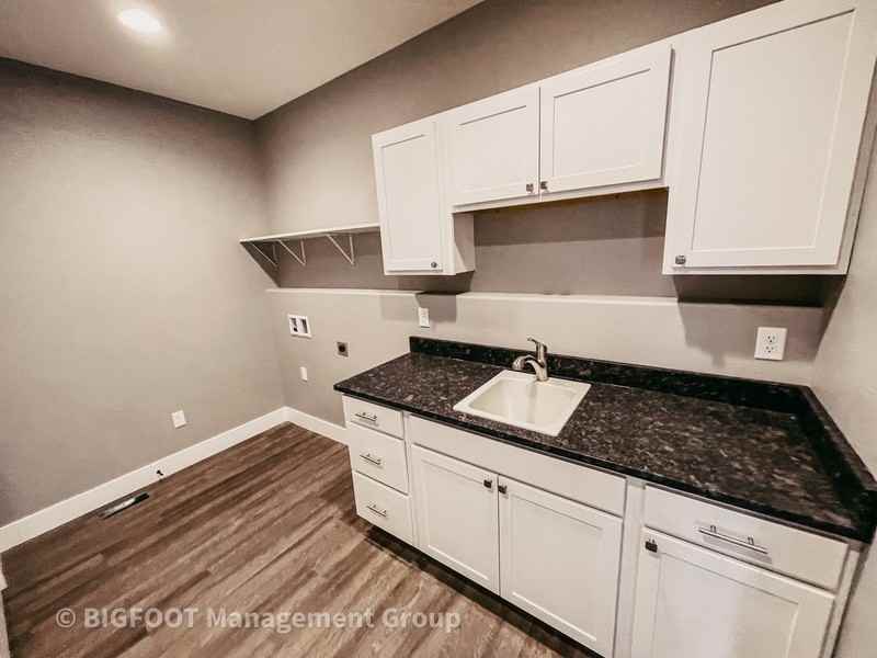 3991 Swan Rd - Photo 3 of 20