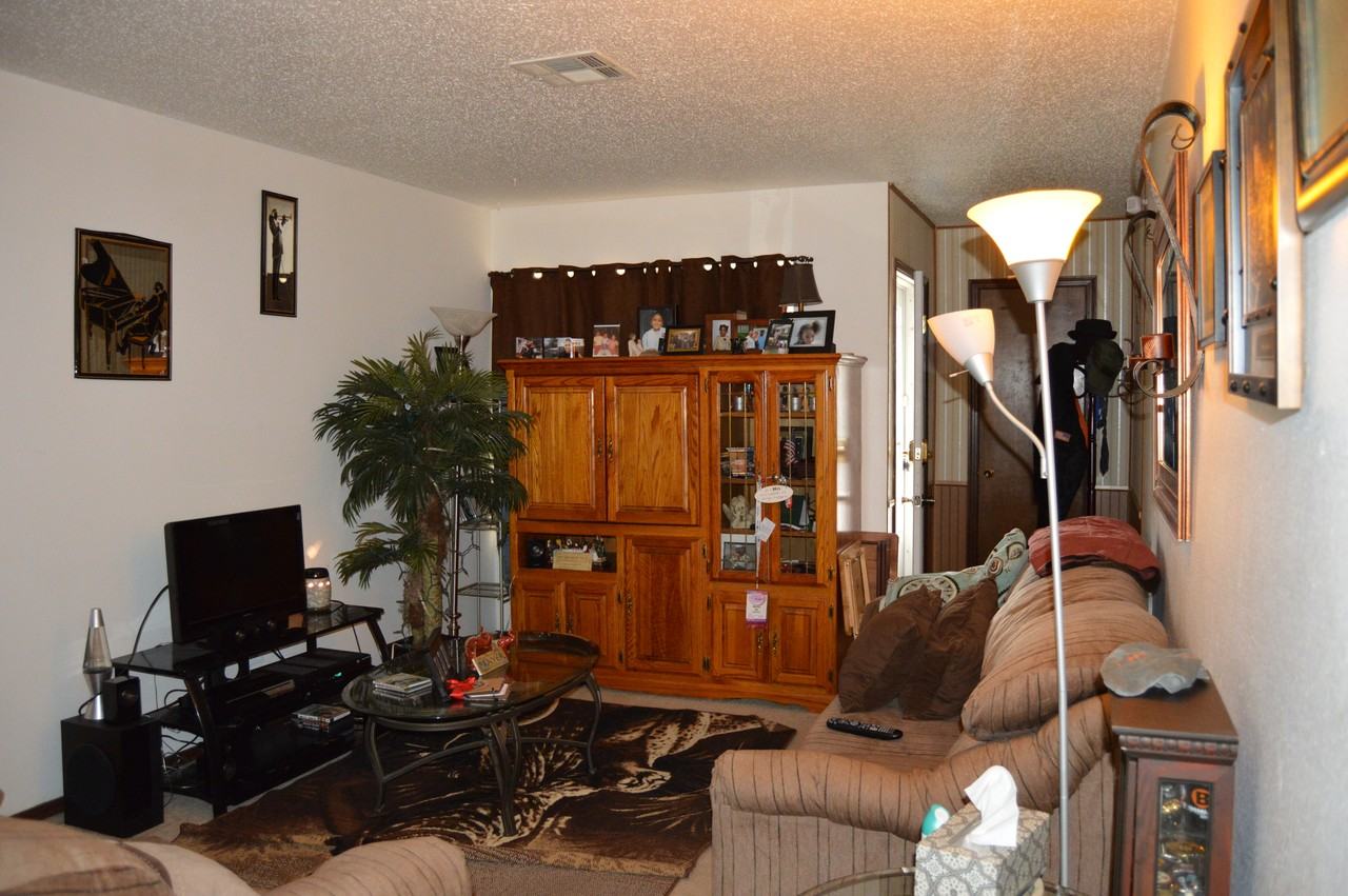 9719 NE 2nd Pl - Photo 3 of 11