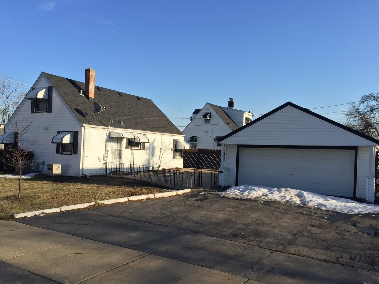 312 Geneva Ave - Photo 2 of 21