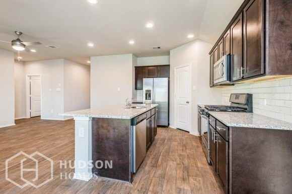 18494 Tenaha Mill Dr - Photo 3 of 14