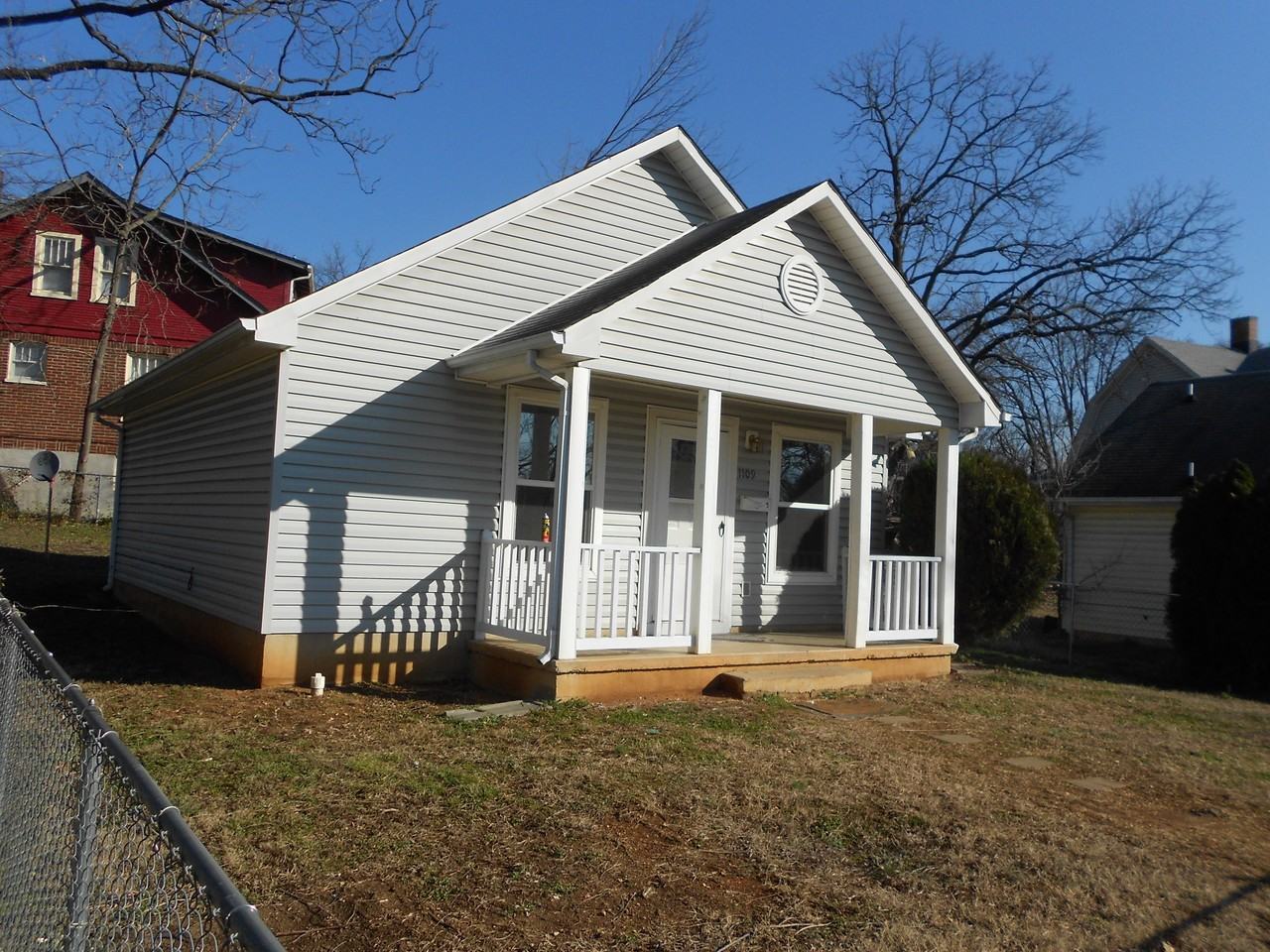 1109 Riverside Blvd SW - Photo 3 of 12