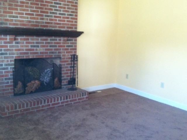 410 Brooks Dr - Photo 2 of 13