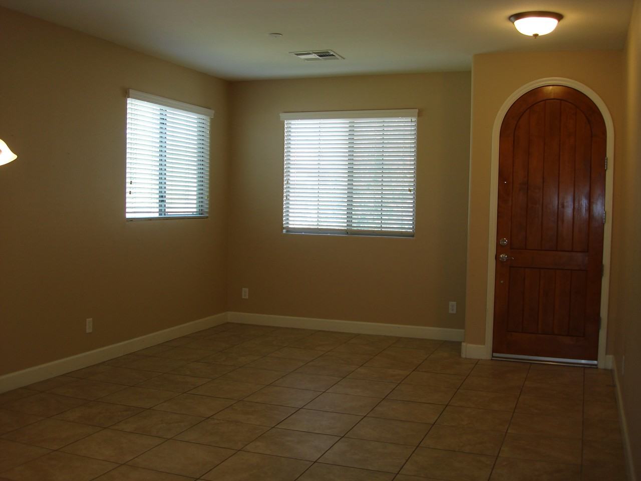 11009 W Woodland Ave - Photo 3 of 36