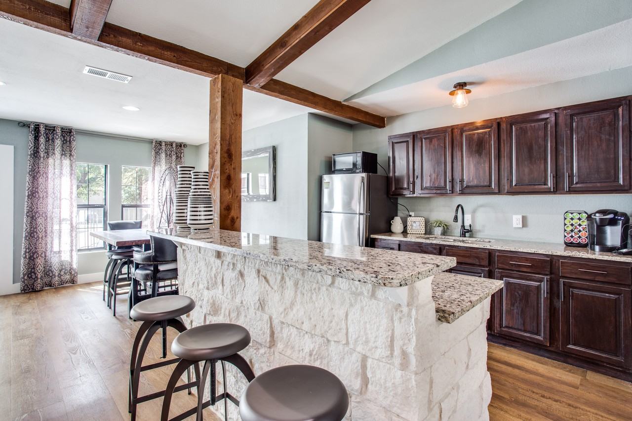 z-060322-Wyndham Pointe - Photo 7 of 14